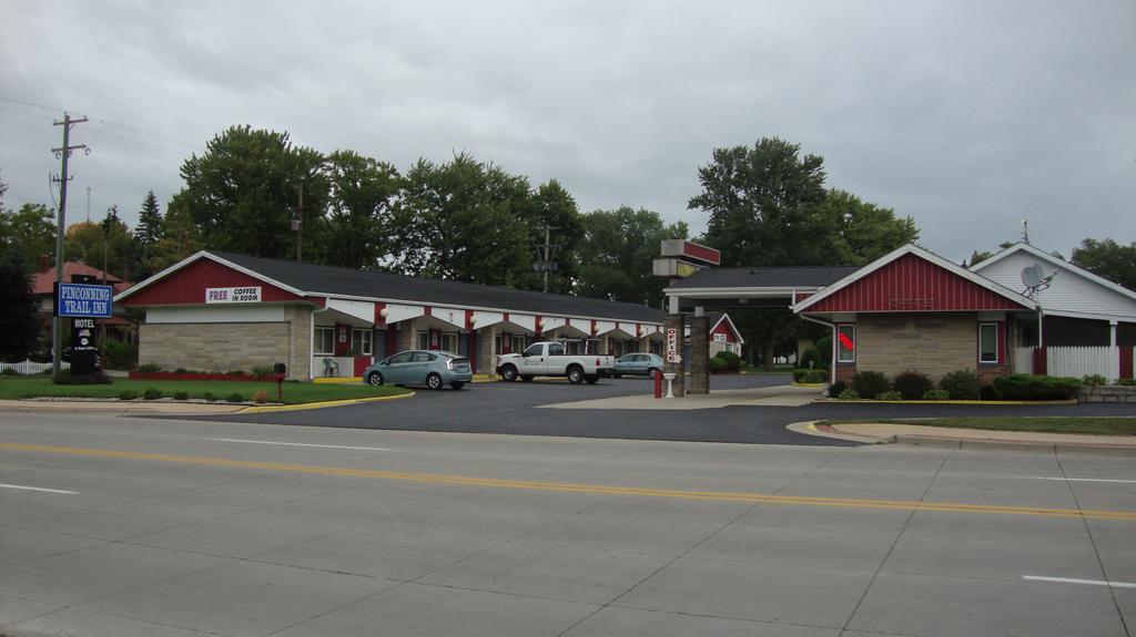 Pinconning Trail Inn Motel Exteriör bild