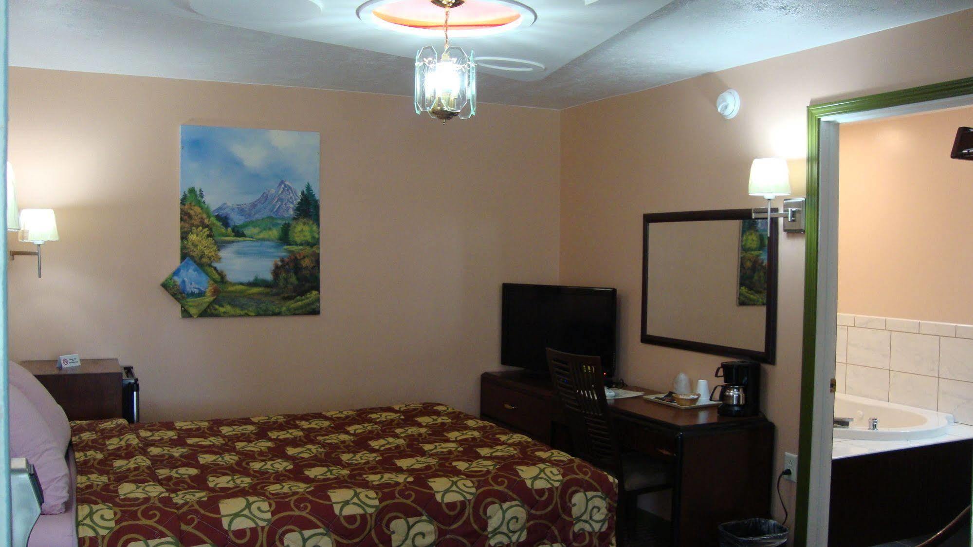Pinconning Trail Inn Motel Exteriör bild