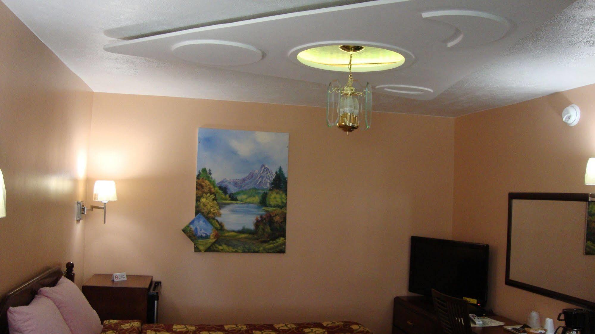 Pinconning Trail Inn Motel Exteriör bild